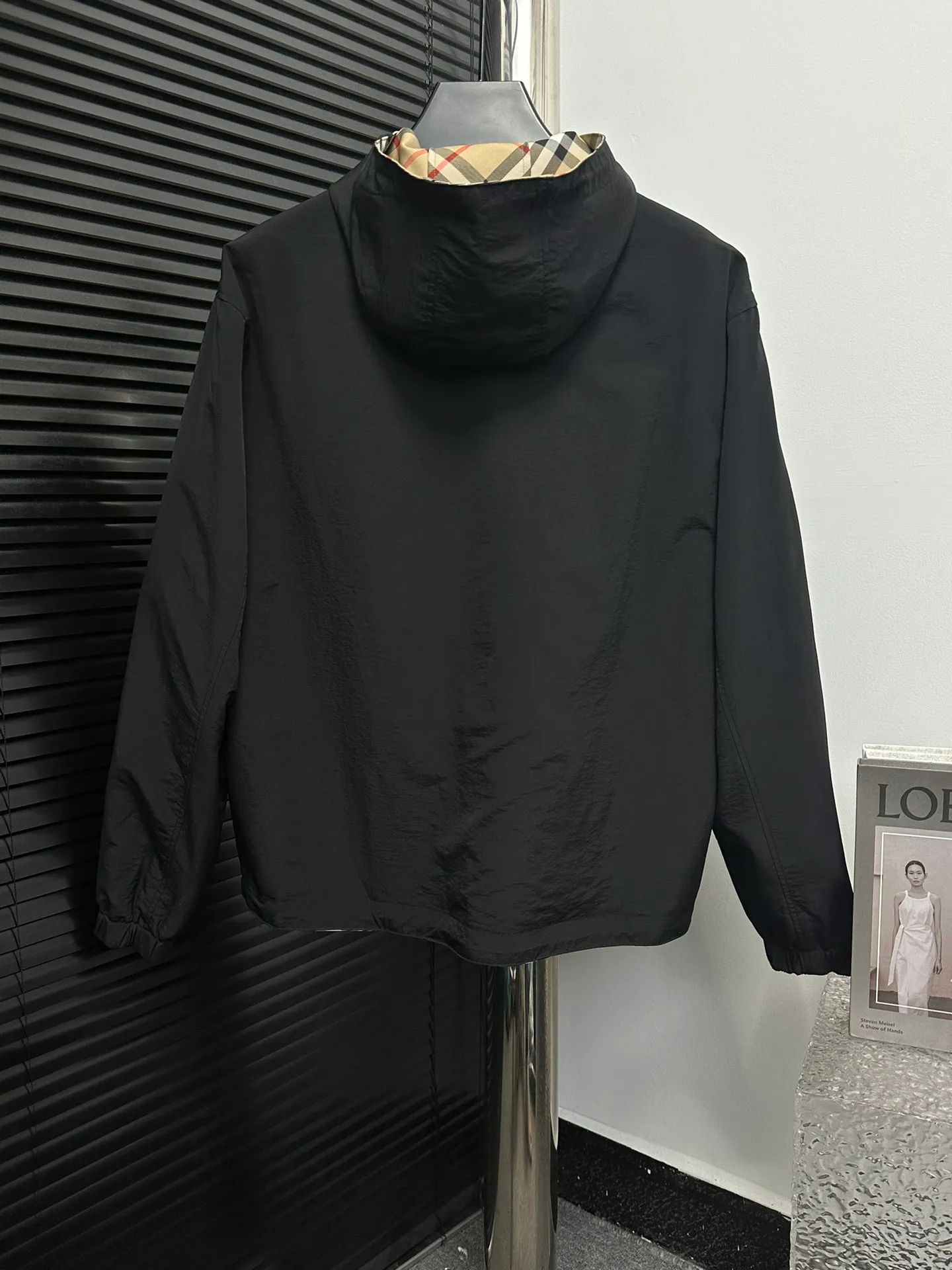 【Burberry】BBR 、 、 、 ， Breathable 、 ； Wear-Resistant . 。 、 ， ， 、 。 、 ， ： ， Classic ， ➕ ， “ ” ， ， 。 Size：S M L XL